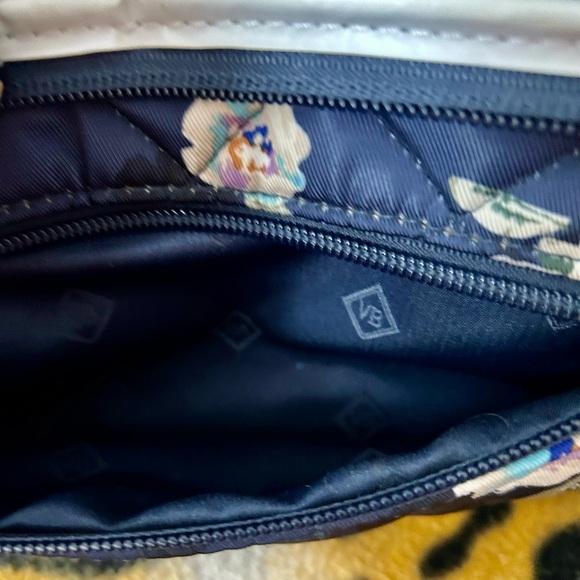 Vera Bradley Navy Floral Quilted lunch bag or Diaper Bag - Picture 6 of 7